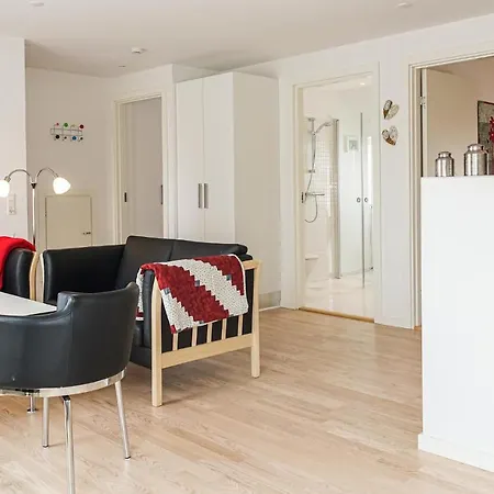 2 Bedroom Amazing In Apartment Ronne